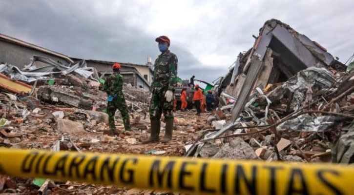 Indonesia quake toll hits 56 as rescuers race to find survivors