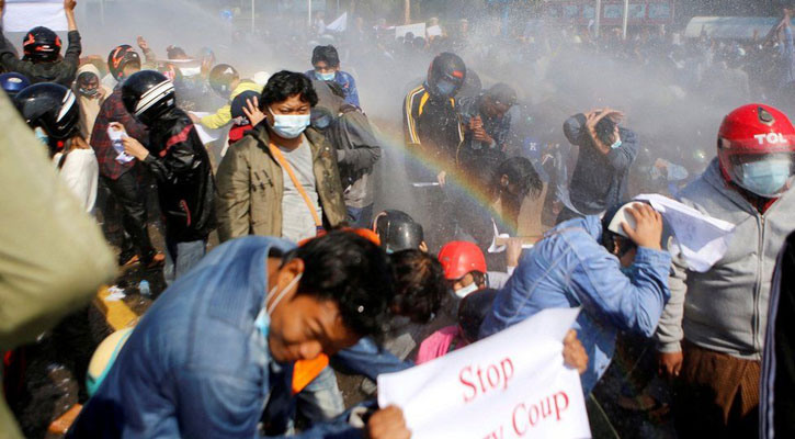 Rubber bullets used as Myanmar protesters defy ban