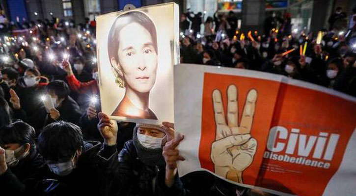 Suu Kyi detention extended as protests continue in Myanmar