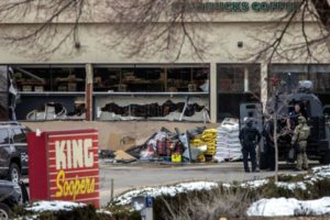 Gunman kills 10 in Colorado market shooting