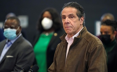 Cuomo apologises over sex harassment claims