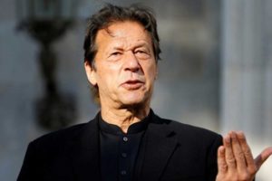 Pakistan PM wins confidence vote