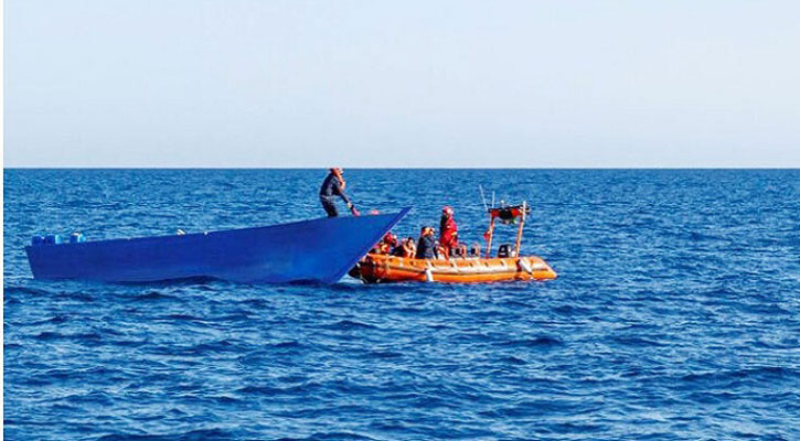 At least 41 people die after boat sinks off Tunisia