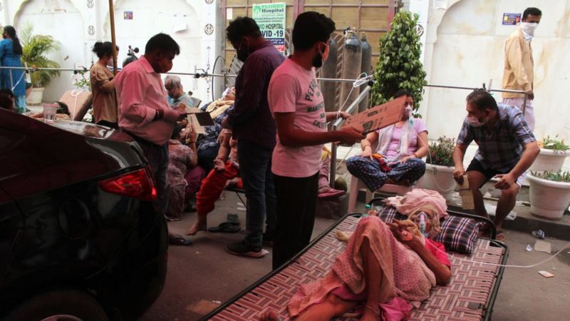 India Covid: Hospitals overwhelmed as deaths pass 200,000