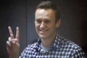 Kremlin critic Navalny ends hunger strike