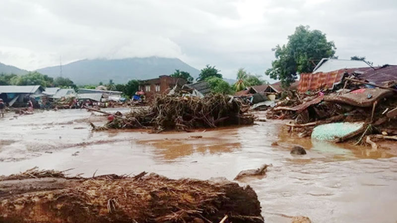 Indonesia flash floods kill at least 8