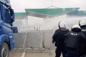Poland turns water cannon on rock-throwing migrants