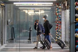 US reports 1st case of omicron variant in returning traveler