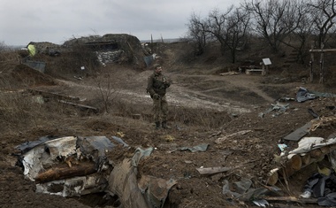 As warnings of war grow louder, Ukrainians try to keep their bearings