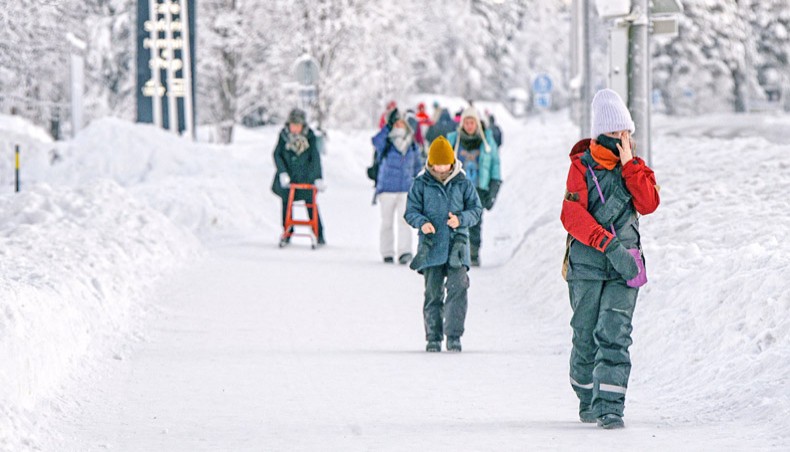 Snowfall, cold cause traffic jams in Nordics
